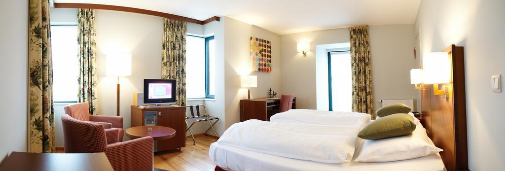 Hotel Beau Sejour Villers-sur-Lesse Екстериор снимка